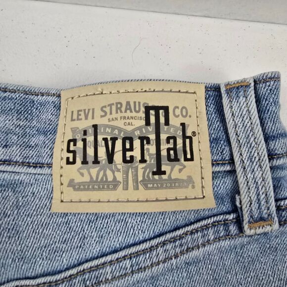 Levi's SilverTab Mom‎ Jean Light Wash High Rise Relaxed Fit 28 4444 - Picture 4 of 13